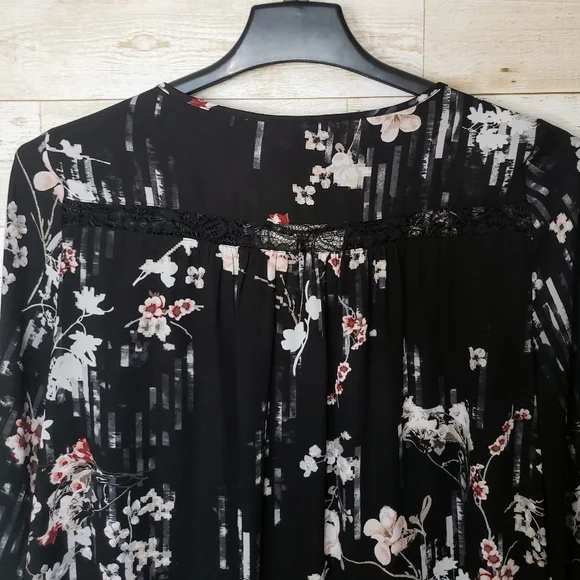 WHBM Blouse - Picture 9 of 15
